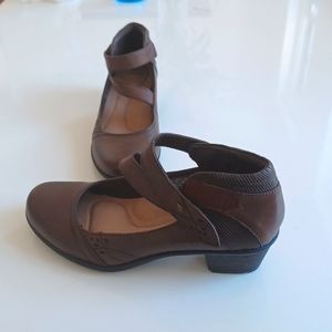 Earth Orgins Mary Jane Shoes